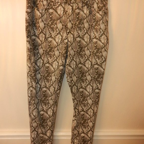 Seven 7 gray/white Snake Print Tummy Control 14 jeans Slimming. Best 👌 - Picture 1 of 4